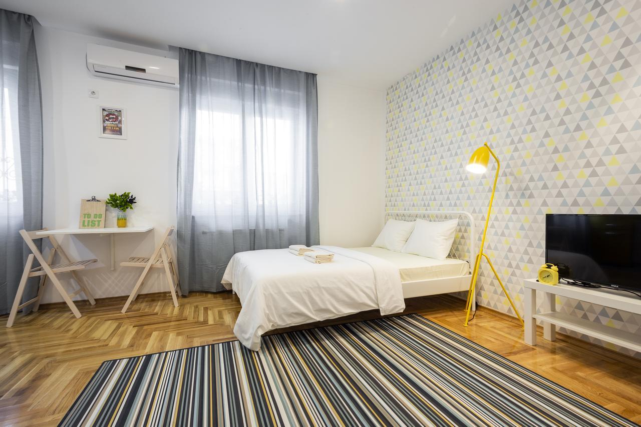 Giallo Apartment - Free Private Parking Нови Сад Екстериор снимка