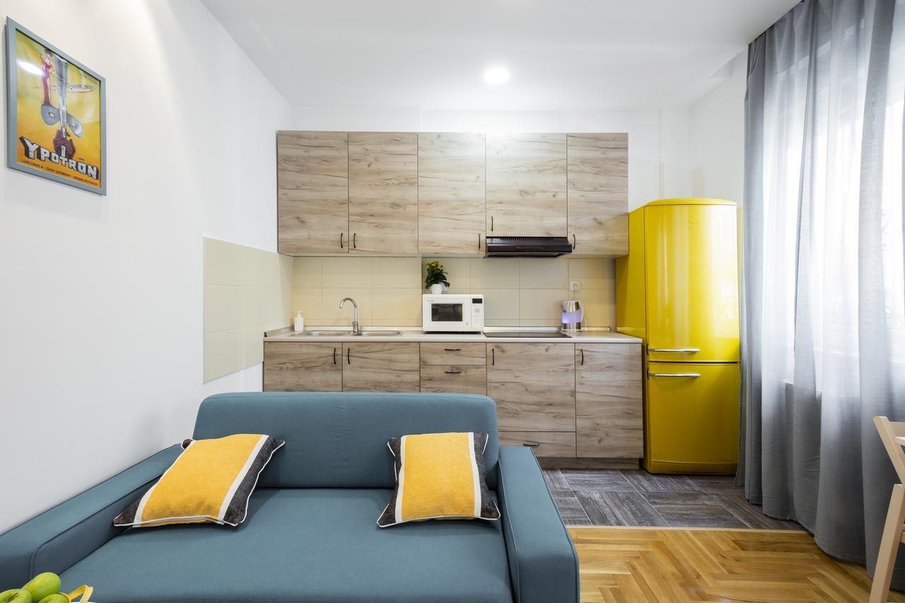 Giallo Apartment - Free Private Parking Нови Сад Екстериор снимка