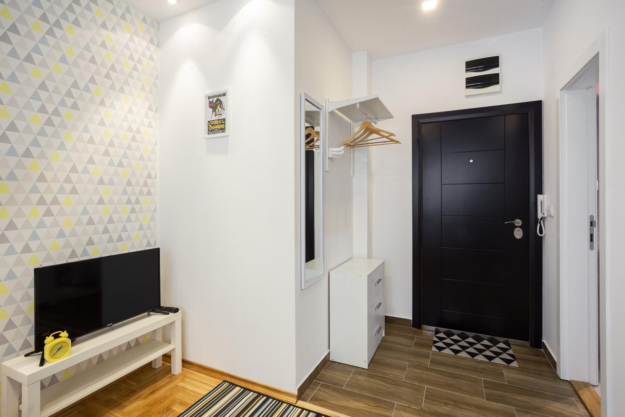 Giallo Apartment - Free Private Parking Нови Сад Екстериор снимка