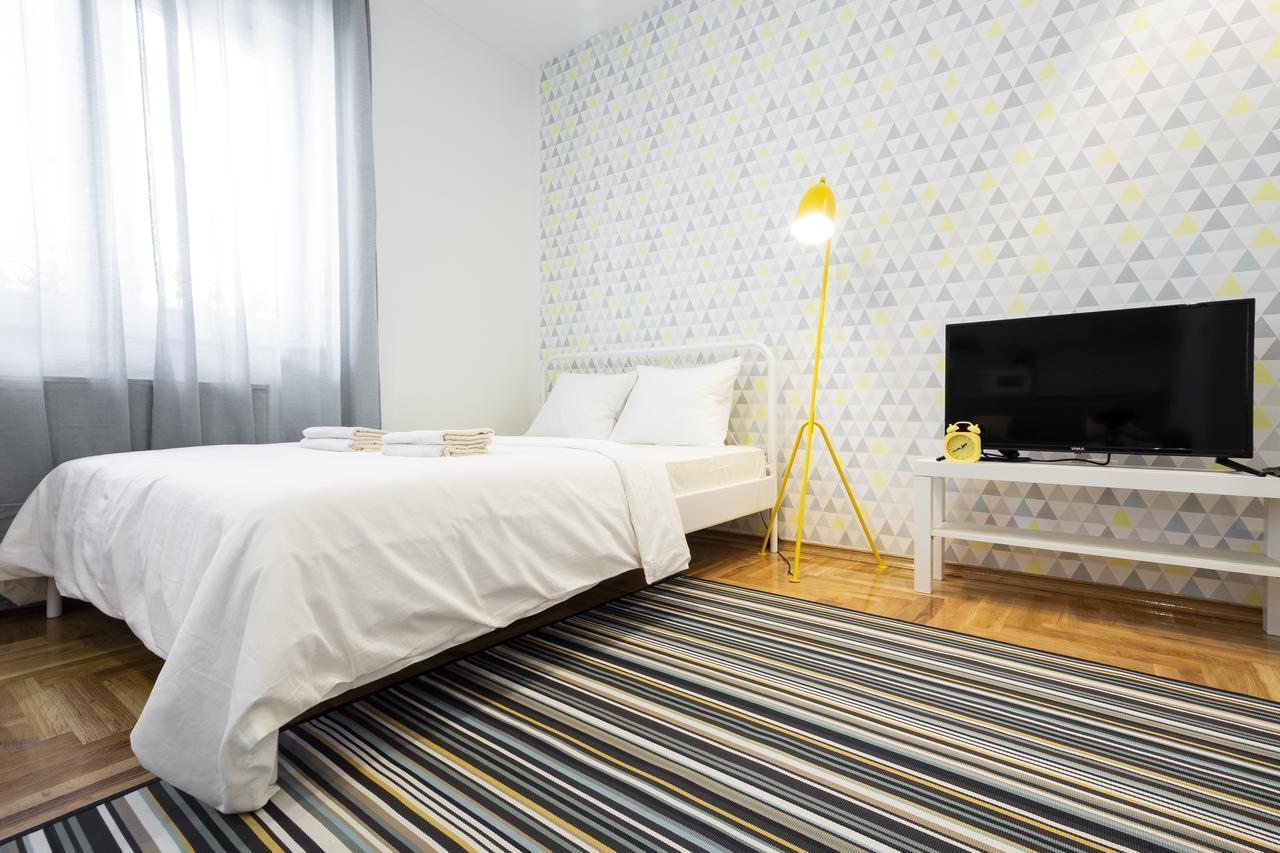 Giallo Apartment - Free Private Parking Нови Сад Екстериор снимка