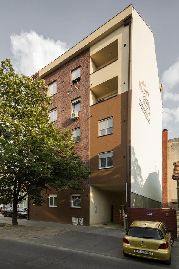 Giallo Apartment - Free Private Parking Нови Сад Екстериор снимка